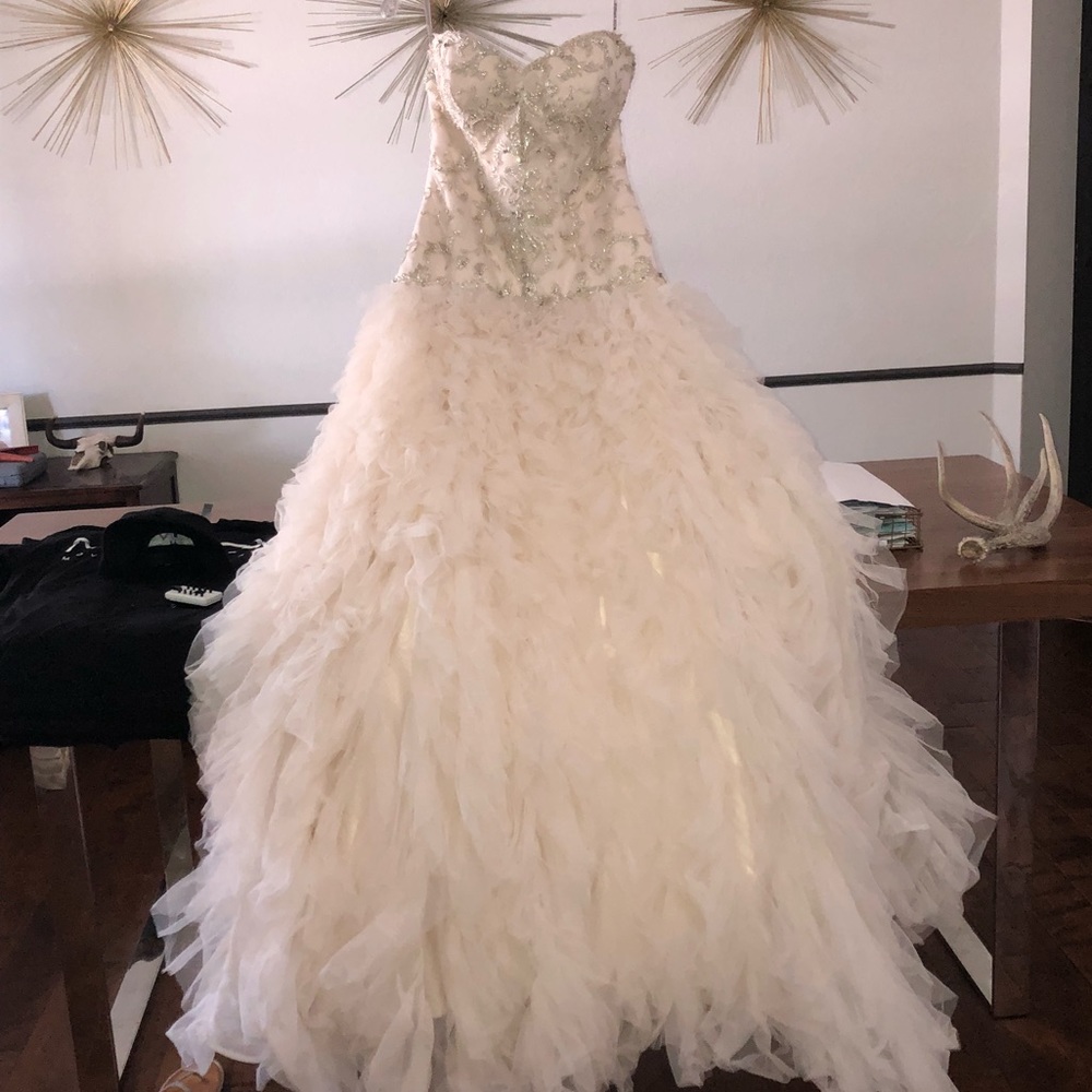 Maggie Sottero wedding dress !